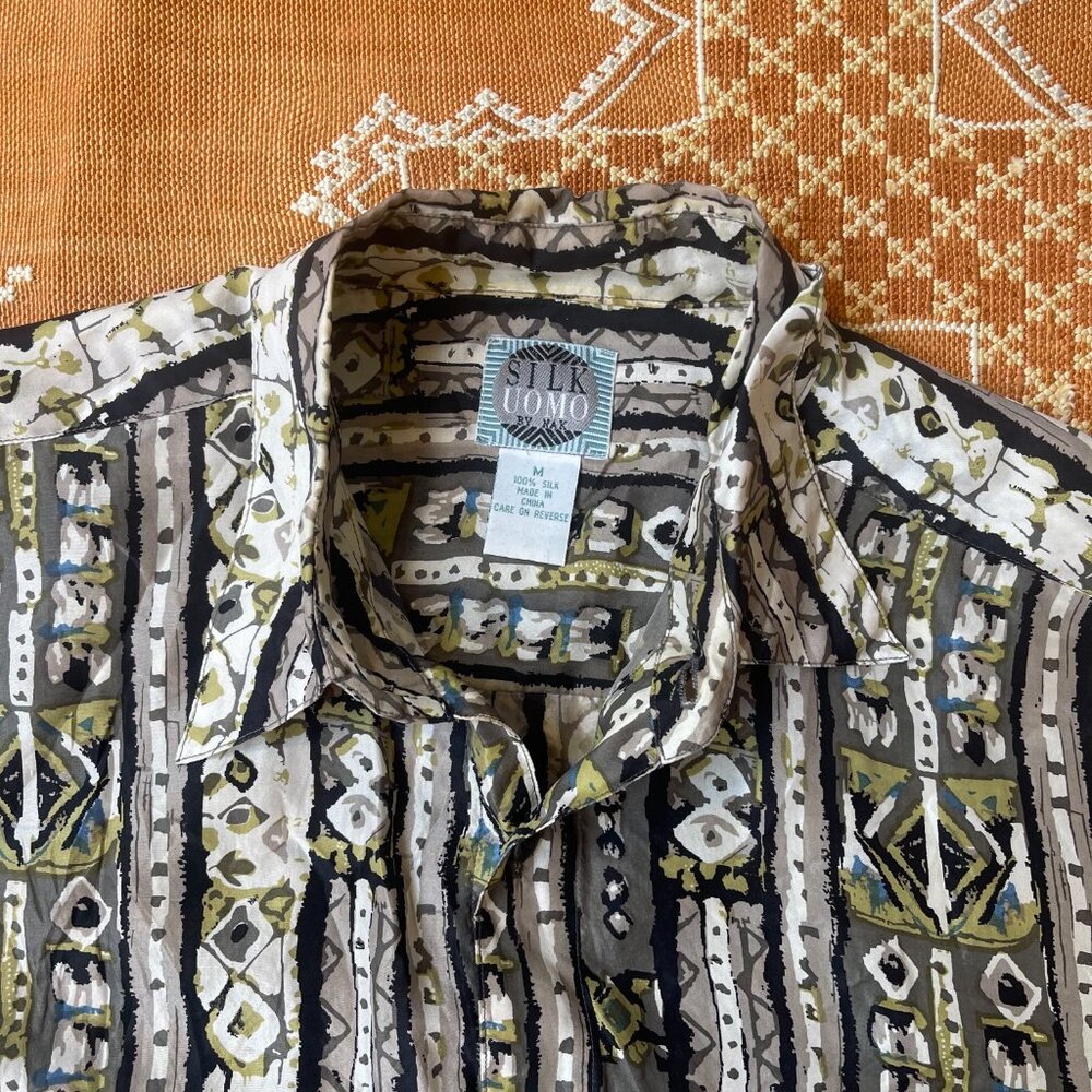 Vintage Uomo 100% Silk Short Sleeve Button-Up Shirt – Tribal Print, Size M